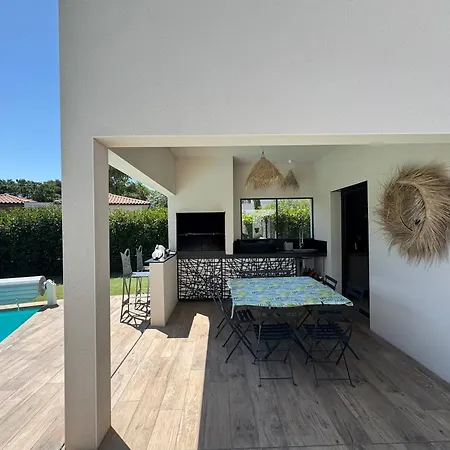 Evasion Piscine Detente En Occitanie * Cabestany
